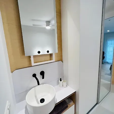 Bright And Modern Downtown Appartement